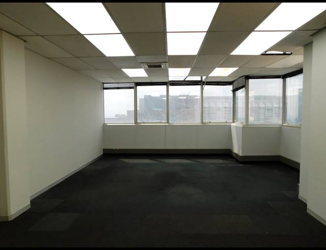 1,306M² OFFICE TO LET IN FERNDALE